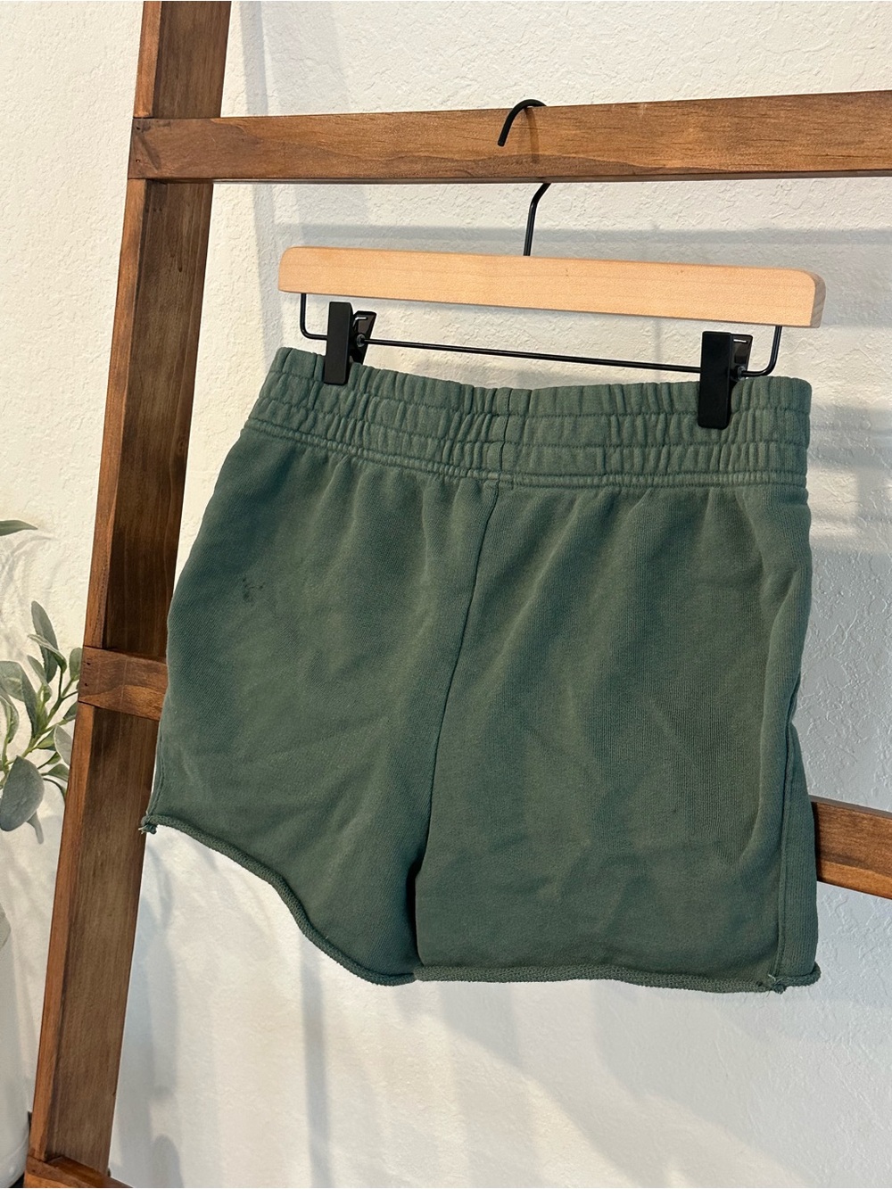 OFFLINE by Aerie Green Raw Hem Fleece Shorts S - Picture 8 of 13